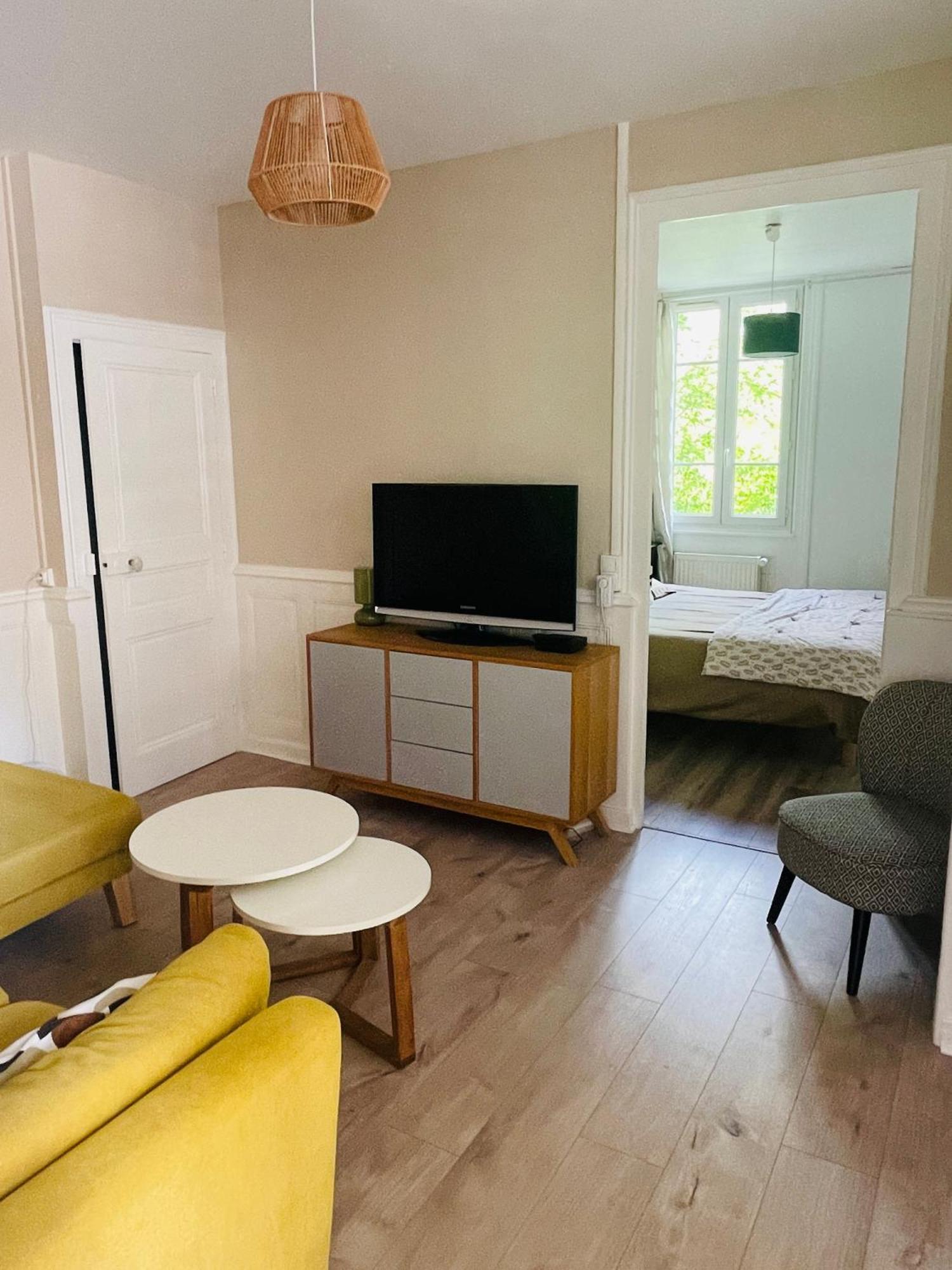 Location La Ferte, Calme Et Proximite Centre Ville Classe 3 Etoiles Lons-le-Saunier Eksteriør bilde