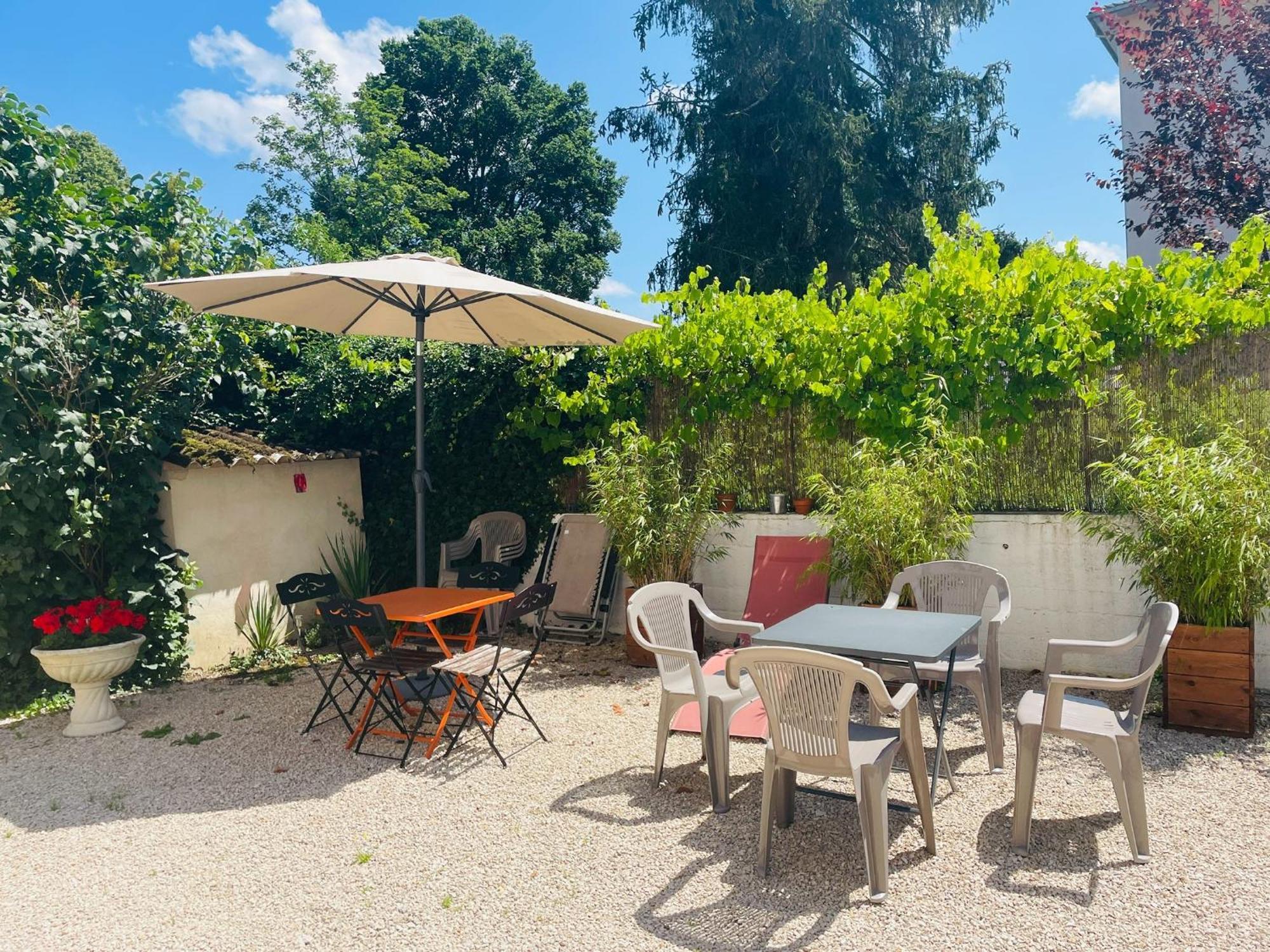 Location La Ferte, Calme Et Proximite Centre Ville Classe 3 Etoiles Lons-le-Saunier Eksteriør bilde